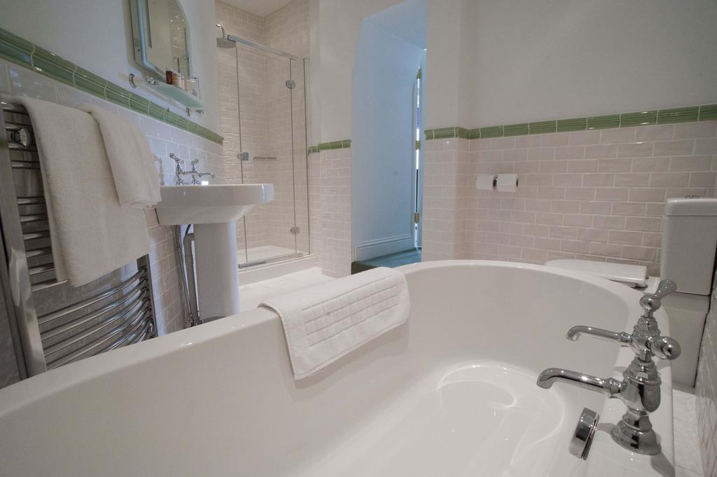 The Cleveland Tontine Hotel Northallerton Room photo